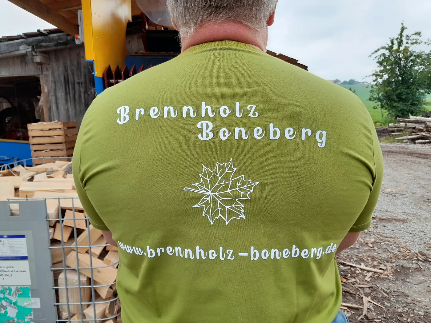 Brennholz Boneberg bei der Arbeit am Standort in Muthmannshofen